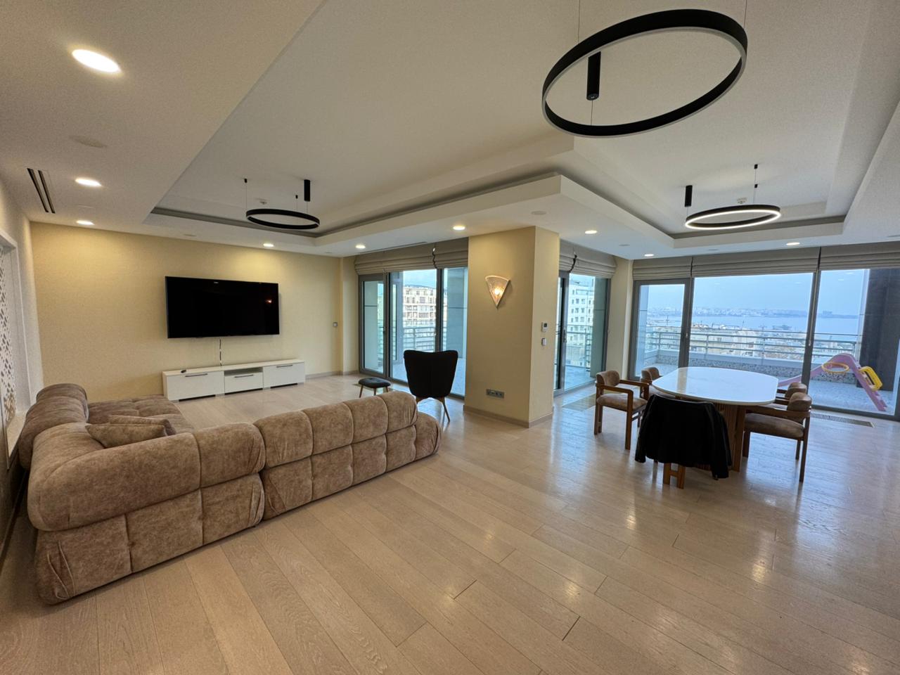 In Bakı 370 m² apartment with 4 rooms is for rent - Image 2