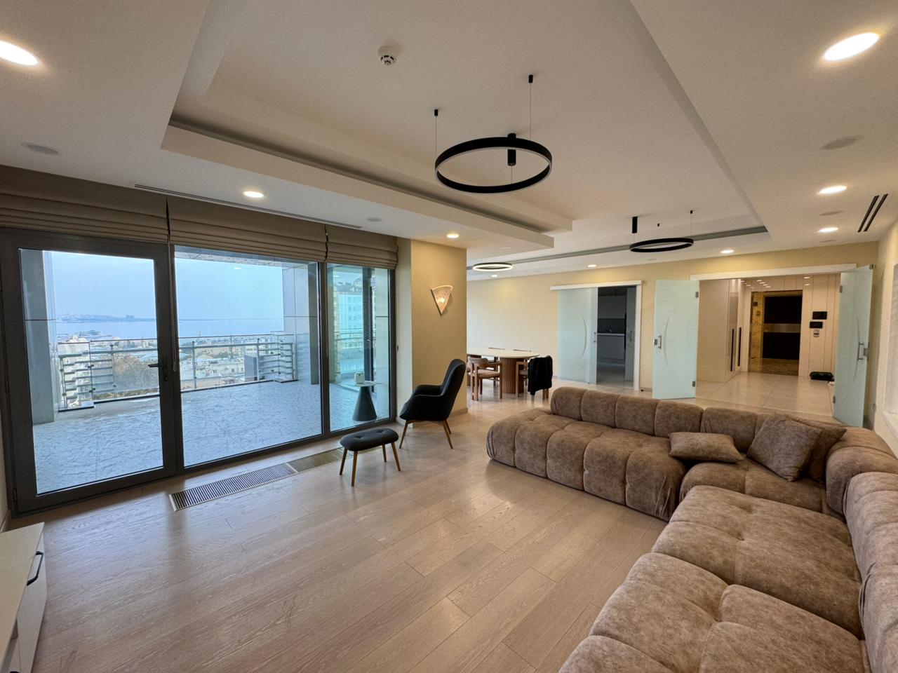 In Bakı 370 m² apartment with 4 rooms is for rent - Image 4