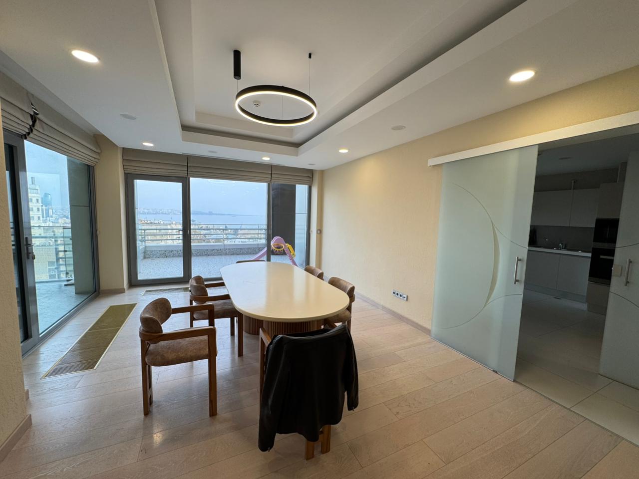 In Bakı 370 m² apartment with 4 rooms is for rent - Image 5