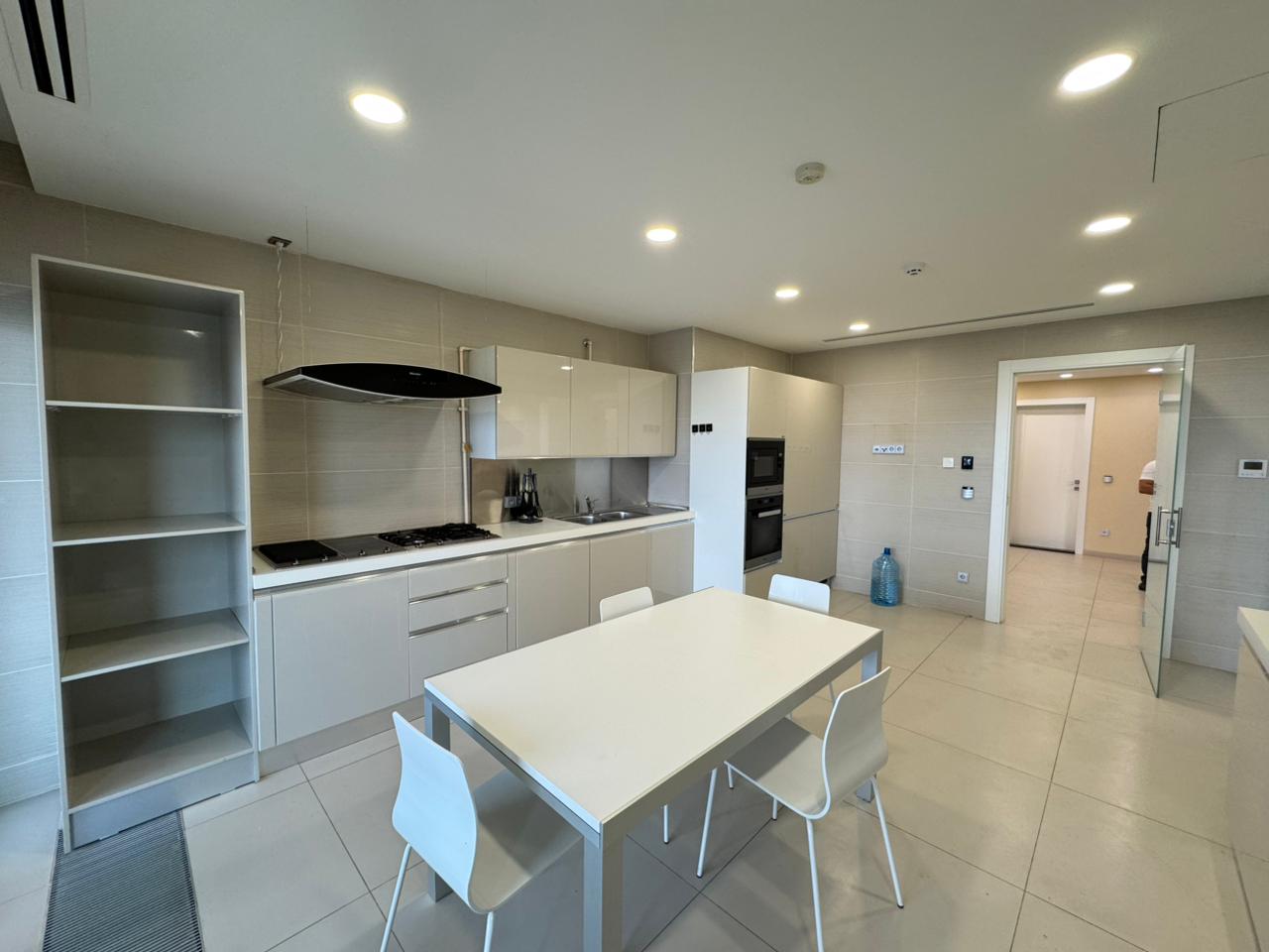 In Bakı 370 m² apartment with 4 rooms is for rent - Image 6