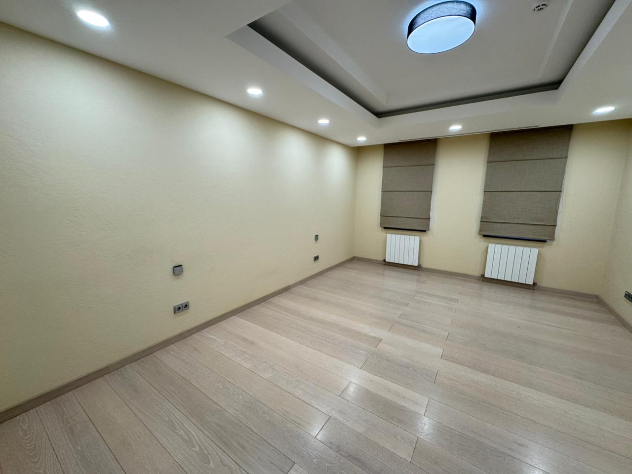 In Bakı 370 m² apartment with 4 rooms is for rent - Image 16