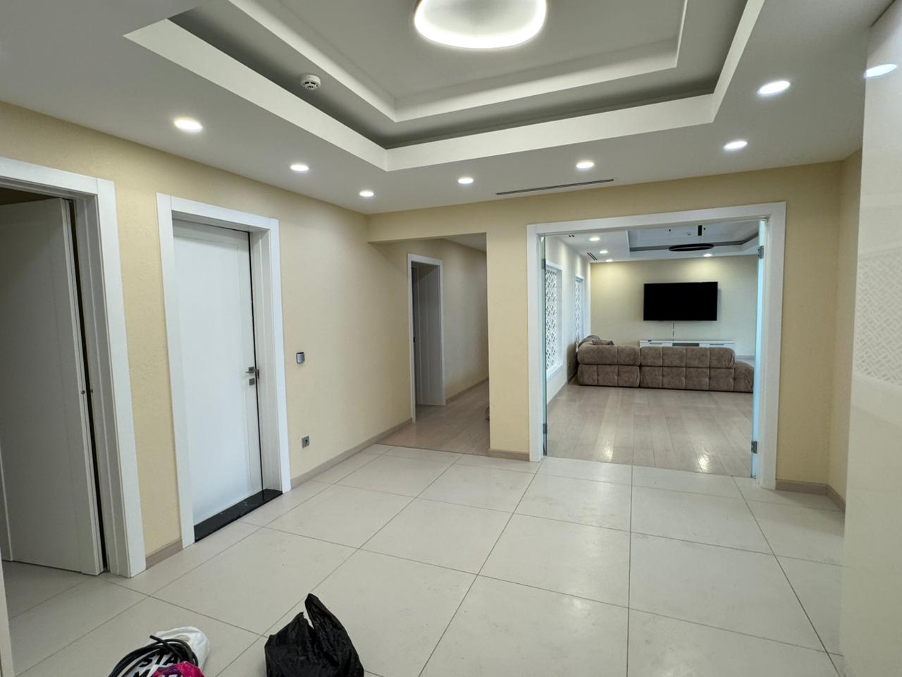 In Bakı 370 m² apartment with 4 rooms is for rent - Image 24
