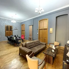 In Baku 200.0 m² apartment is for sale
