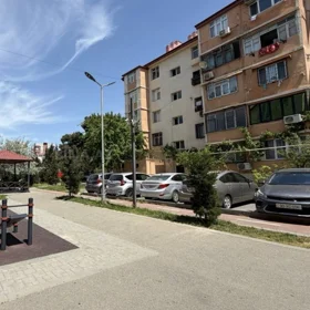 Baku-da 40.0 m2 mənzil kirayə verilir