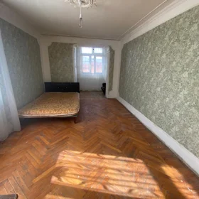 In Baku 40.0 m² apartment is for rent