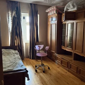 In Baku 140.0 m² apartment is for rent - Image 2