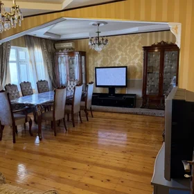 In Baku 140.0 m² apartment is for rent - Image 3