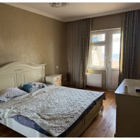 In Baku 140.0 m² apartment is for rent - Image 9