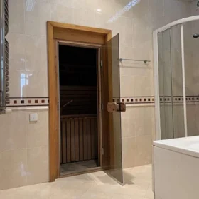 In Binəqədi rayonu 700.0 m² house with 12.0 rooms is for rent - Image 2