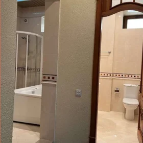 In Binəqədi rayonu 700.0 m² house with 12.0 rooms is for rent - Image 4