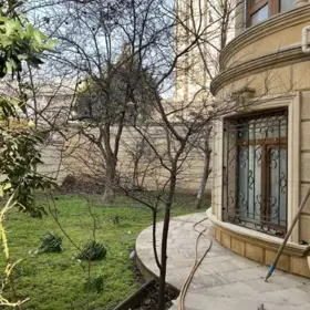 In Binəqədi rayonu 700.0 m² house with 12.0 rooms is for rent - Image 9