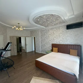 In Baku 210.0 m² apartment is for sale - Image 3