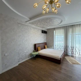In Baku 210.0 m² apartment is for sale - Image 8