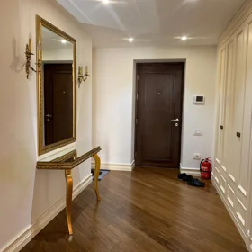 In Baku 180.0 m² apartment is for rent - Image 2