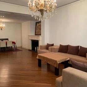 In Baku 180.0 m² apartment is for rent - Image 10