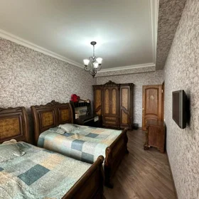 In Baku 225.0 m² apartment is for rent - Image 9