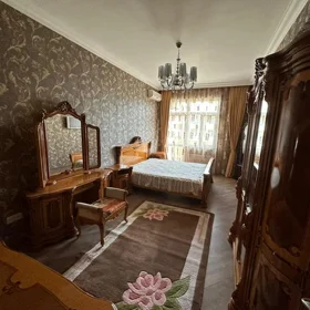 In Baku 225.0 m² apartment is for rent - Image 10