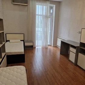 In Baku 180.0 m² apartment is for rent - Image 3