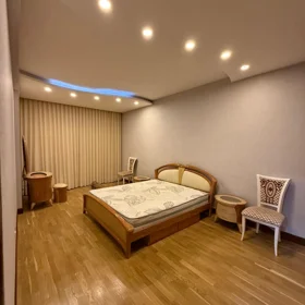 In Baku 217.0 m² apartment is for rent - Image 4
