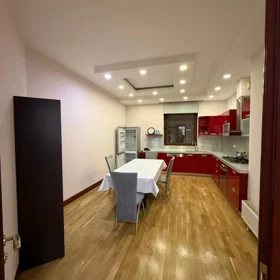 In Baku 217.0 m² apartment is for rent - Image 9