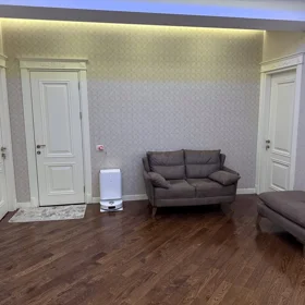 In Baku 136.0 m² apartment is for sale - Image 2
