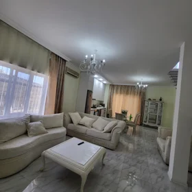 In nan 300.0 m² house with 6.0 rooms is for sale - Image 8
