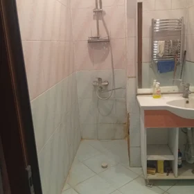 In Baku 130.0 m² apartment is for sale - Image 6