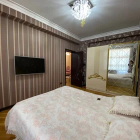 In Baku 135.0 m² apartment is for sale - Image 10