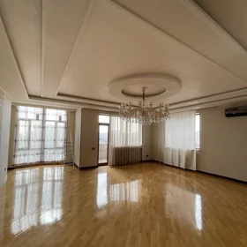 In Baku 165.0 m² apartment is for sale - Image 3