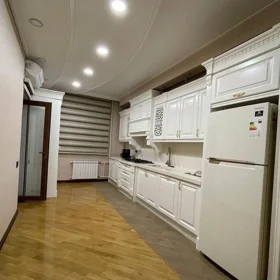 In Baku 165.0 m² apartment is for sale - Image 5