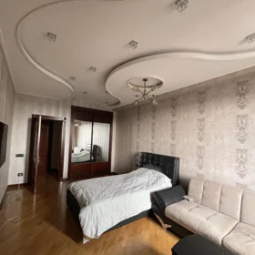 In Baku 165.0 m² apartment is for sale - Image 8