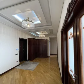 In Baku 165.0 m² apartment is for sale - Image 9