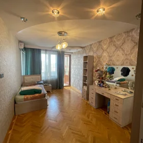 In Baku 170.0 m² apartment is for sale - Image 3