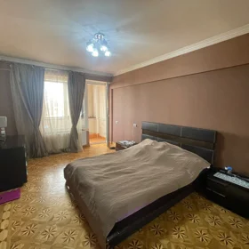 In Baku 170.0 m² apartment is for sale - Image 9
