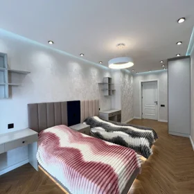 In Xətai rayonu 125.0 m² apartment is for rent - Image 2