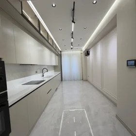 In Baku 186.0 m² apartment is for sale - Image 4