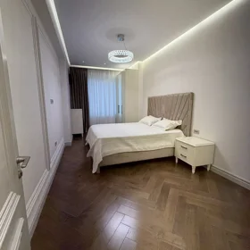 In Baku 186.0 m² apartment is for sale - Image 8