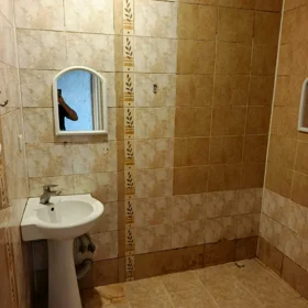 In Baku 70.0 m² apartment is for rent - Image 4