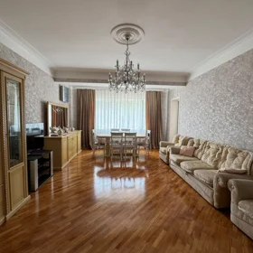 In Baku 134.0 m² apartment is for sale - Image 3