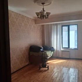 In Baku 90.0 m² apartment is for sale - Image 3
