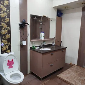 In Baku 110.0 m² apartment is for rent - Image 9