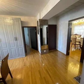 In Baku 100.0 m² apartment is for sale - Image 9