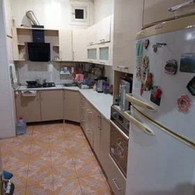 In Baku 250.0 m² house with 6.0 rooms is for rent - Image 2