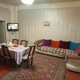 In Baku 250.0 m² house with 6.0 rooms is for rent - Image 3
