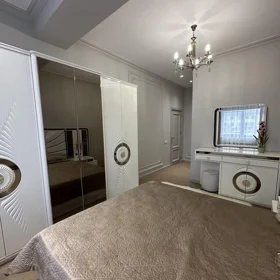 In Baku 155.0 m² apartment is for sale - Image 9