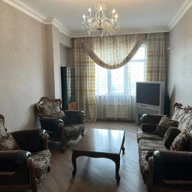 In Baku 220.0 m² apartment is for rent - Image 4