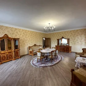 In Baku 220.0 m² apartment is for rent - Image 9