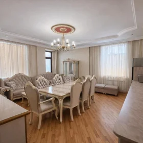 In Baku 105.0 m² apartment is for sale - Image 2