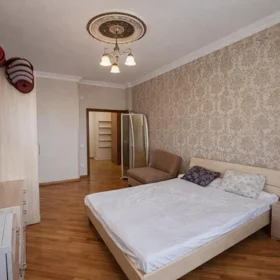 In Baku 105.0 m² apartment is for sale - Image 3