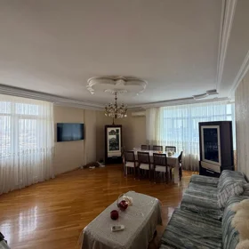 In Baku 140.0 m² apartment is for sale - Image 2